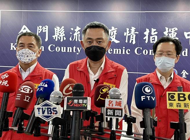 金门今天新增16例确诊，杨镇浯县长下午直播说明最新疫情状况。（县府提供）