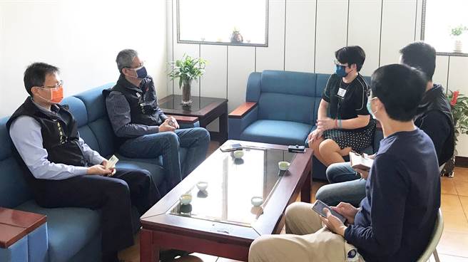 台中港务分公司与渔业通讯电台进行互动交流。(台中港务分公司提供)