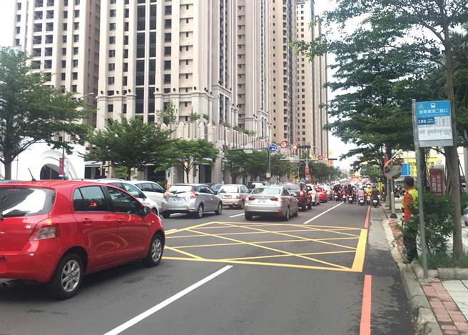 新竹市政府计画于慈云路打造「地下连通道」，但消息传出后，引发地方居民不同声音，有居民仍希望建构成本低、实用性高的「空桥」。（陈育贤摄）