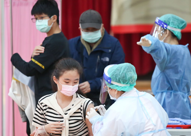 品观点  ｜ 儿科医师谢宗学指中央或地方没人想当坏人 强力限制人流 。（资料照）