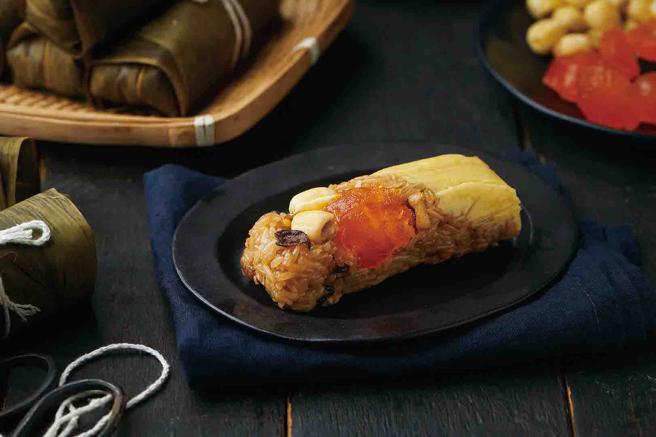 SOGO復兴馆真的好海鲜餐厅－真的好手工湘莲粽，单颗120元。（SOGO提供）