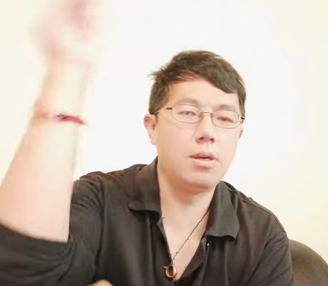 屏东亿元男指出连千毅、勾恶、凤梨叔叔，在他看来只是「小俗辣」不算大尾。（翻摄自脸书爆废公社公开版）