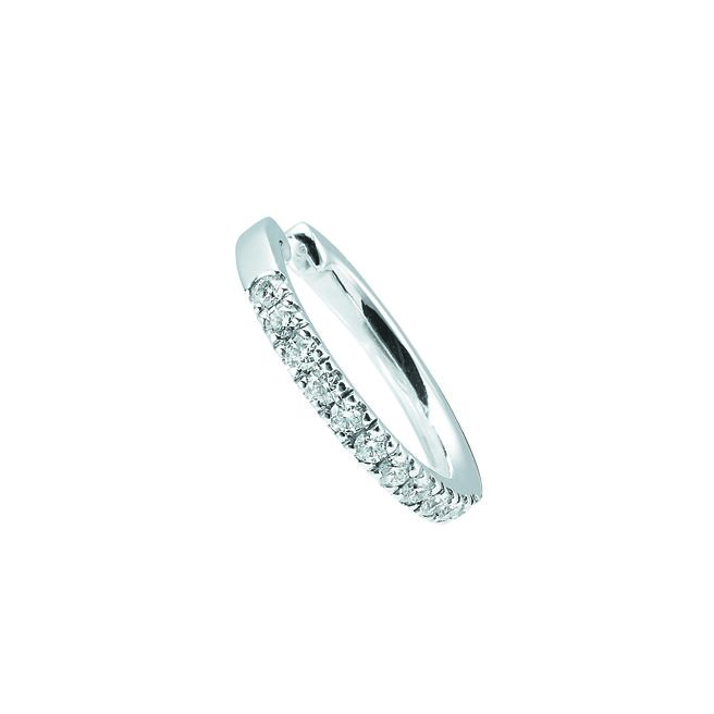 Mikimoto钻石耳骨夹，4万元。（Mikimoto提供）