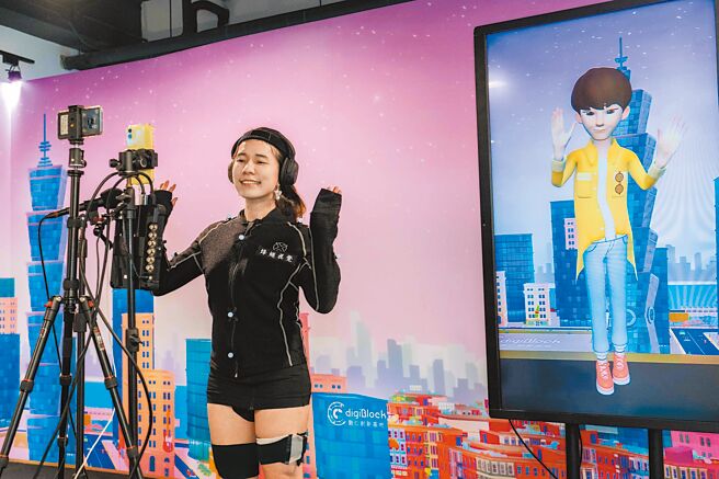 在Meta與資策會成立的「元宇宙 XR Hub Taiwan」中，能讓民眾更了解元宇宙，也為本地產業帶來商機，像圖中的正是Avatar虛擬化身的展示。（石智中攝）