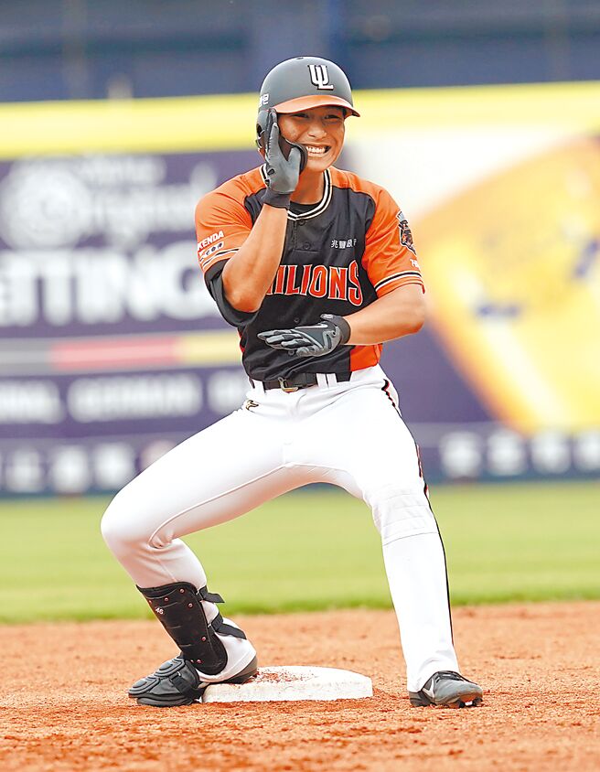 统一狮罗暐捷在9局上敲出带有2分打点安打，助队以4比3逆转。（统一狮提供）