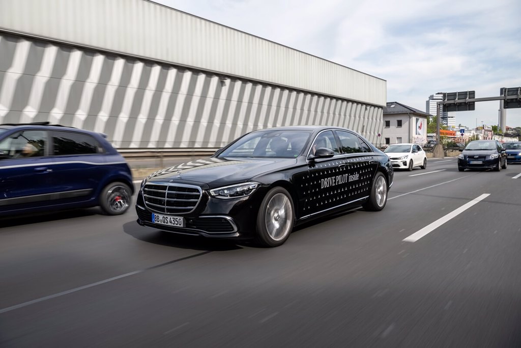 Mercedes-Benz宣佈於這個月開始販售DRIVE PILOT Level 3自動駕駛功能 (圖/CarStuff)