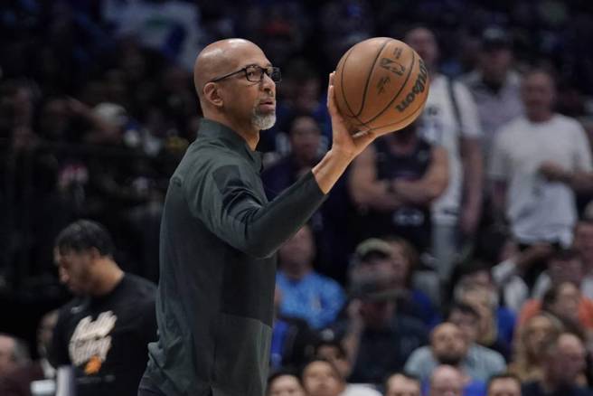 太阳总教练蒙提威廉斯当选本季最佳总教练。（美联社）