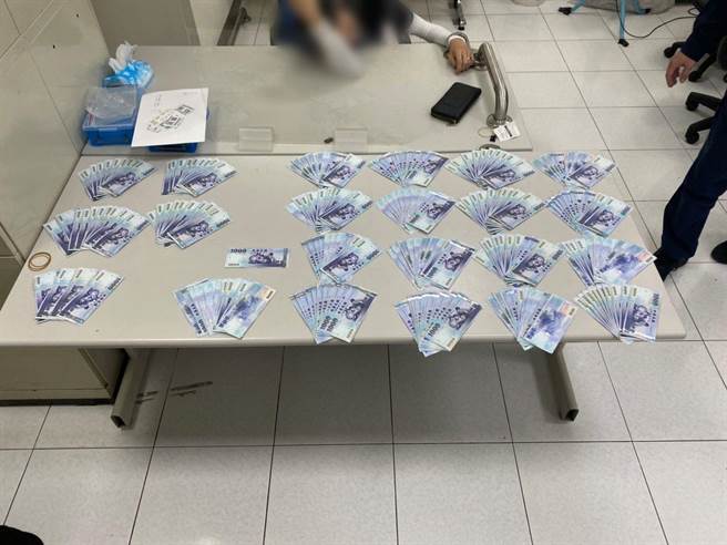陳男身上有剛領來的21萬。（警方提供）
