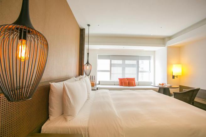 （台南晶英酒店即日起至6月30日止推出「晶安心72小时住房专案」，入住12坪海东客房，四天三夜不含早餐，每人每晚3,333元起。图／台南晶英酒店提供）