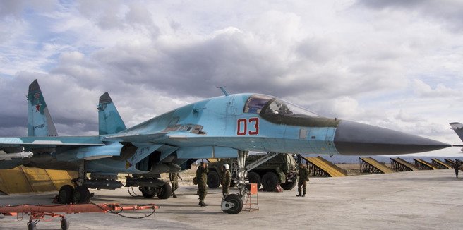 专家表示，俄空军Su-34战轰机（图）缺席今年阅兵恐与战损过大有关。（美联社资料照）