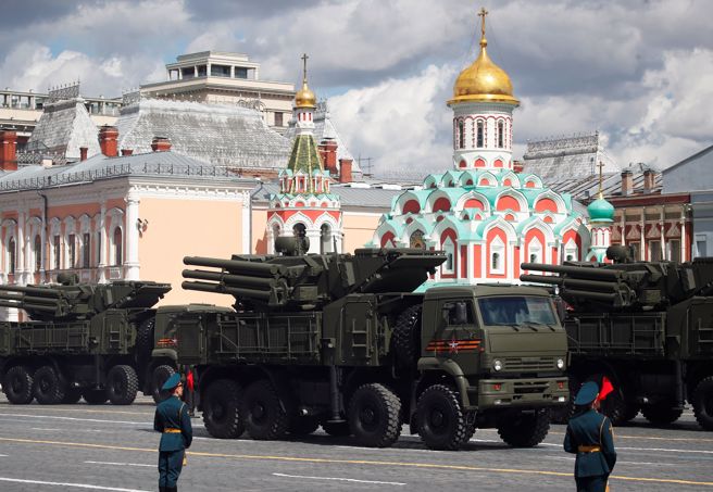 俄军铠甲-S1飞弹也缺席今年阅兵，图为该款飞弹参与去年（2021年）红场阅兵。
