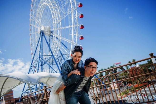 麗寶樂園《天空之夢》摩天輪有愛情摩天輪的美譽，提供拍攝婚紗的好地方。（麗寶樂園提供）