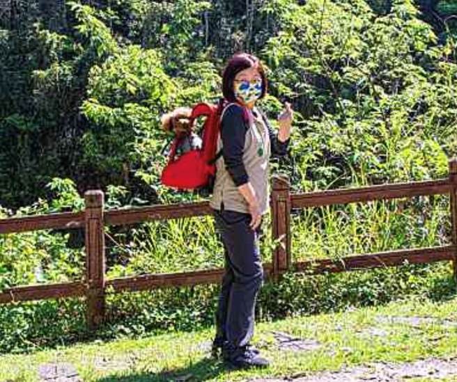 民進黨台中市第13選區初選，捲土重來的前市議員張芬郁驚險過關。（張芬郁服務處提供／盧金足台中傳真）