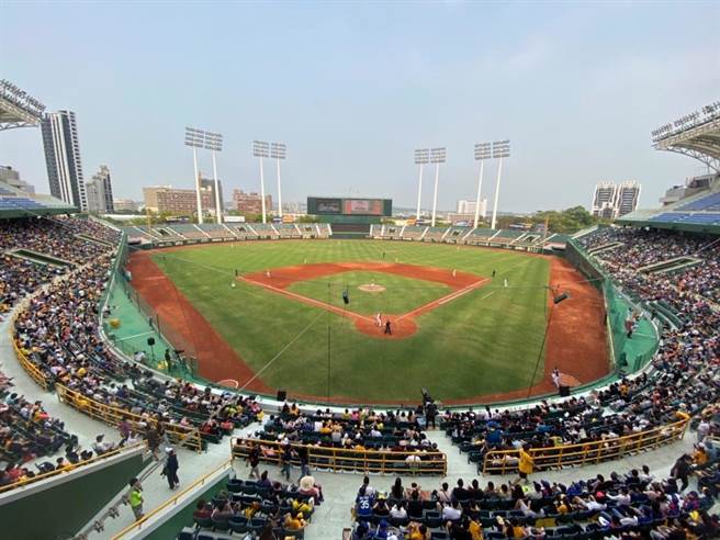 中华职棒第6队「台钢雄鹰」落脚高雄，以澄清湖棒球场为主场。（高市运发局提供）