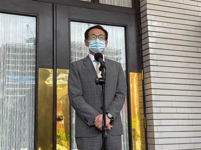 立法院民進黨團幹事長鄭運鵬今（10日）反酸，沒有證據在疫情期間趁疫謀亂、增加聲量，看看國民黨的支持度就知道。（葉書宏攝）