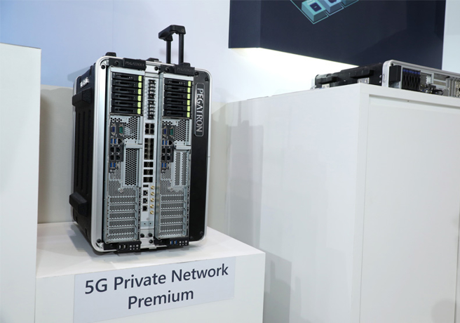 本次和硕推出两款可移动式一体式机箱，此机台为行李箱状的65公斤机箱。(图／远见提供)