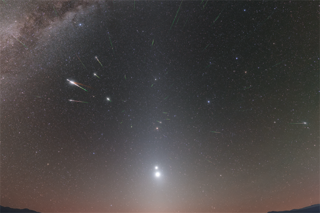 彼得·霍拉莱克拍摄的宝瓶座流星雨。（台北天文馆提供／张芷瑜台北传真）