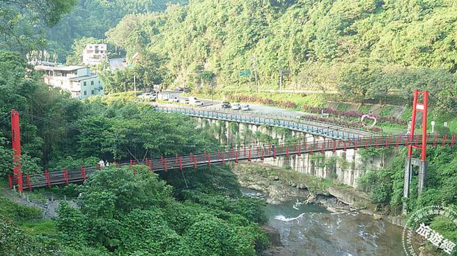 淡蘭外按段入口 紅色吊橋