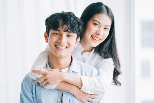 金牛座、獅子座、巨蟹座的男人是模範男友，非常寵愛另一半。（示意圖／shutterstock）