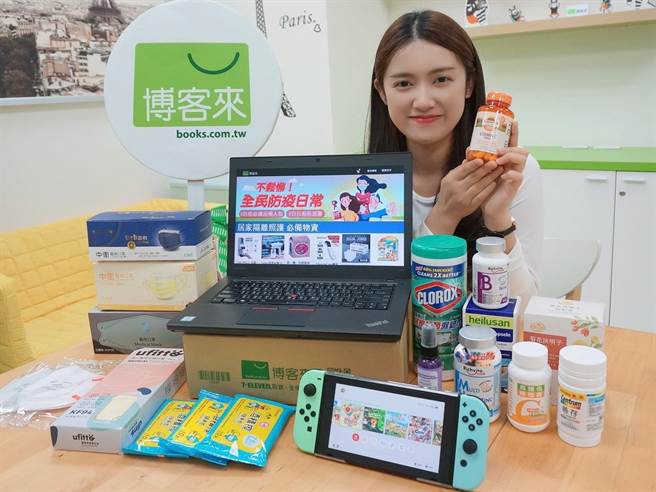 博客来即起推「防疫专区」让民眾更快挑选自己心仪的抗疫物品。（博客来提供）
