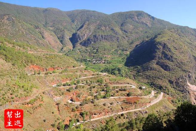 山路十八弯。（作者提供）