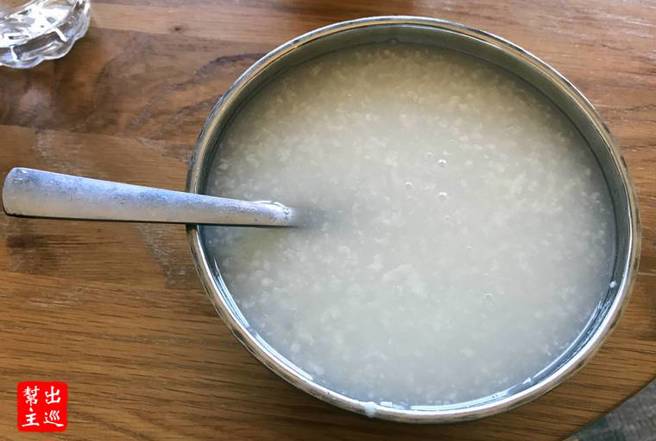 这碗白粥，真是如同荒漠中的甘泉一般。（作者提供）