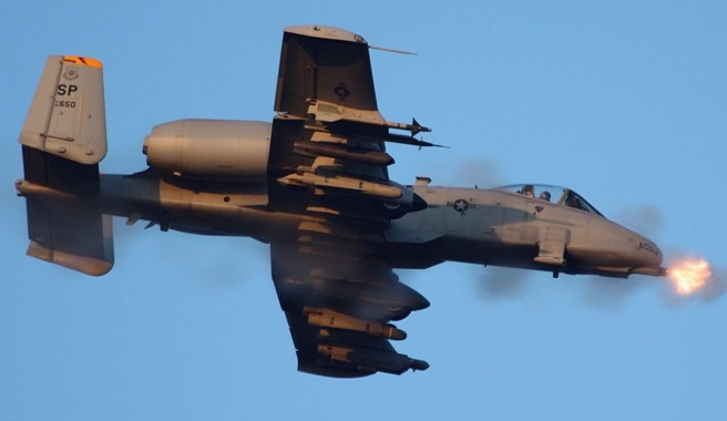 A-10机鼻下的GAU-8復仇者机炮，是着名的反坦克利器。(图/美国空军)