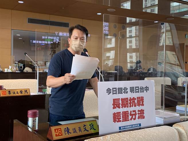 台中市議員陳文政今天上午還到議會質詢，傍晚就傳出快篩兩條線，已開始7＋7居家照護。(林欣儀攝)