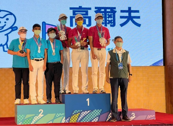 台北城市科技大学完成全大运高尔夫一般男子团体组高尔夫10连霸。（台北城市科技大学提供）