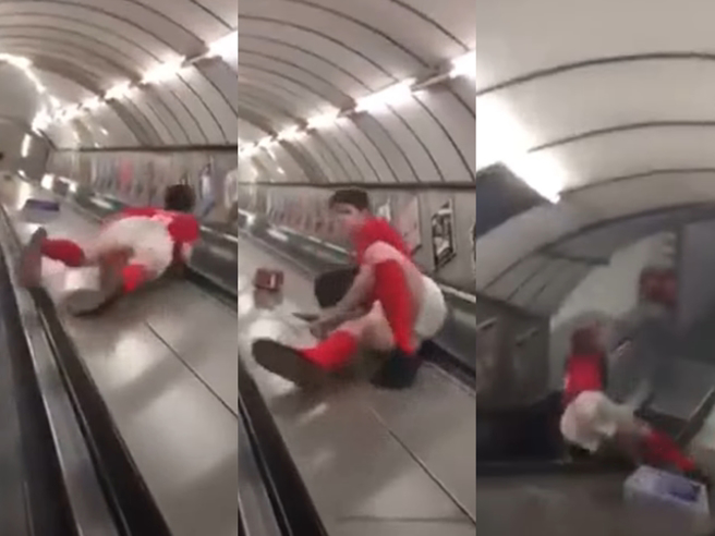 另名男子爬上長型手扶梯中間的斜坡，全身順著斜坡下滑，但沒想到中央有1個凸起物，讓男子當場下體朝該物猛撞，最後還被凸起物彈起、掉到一旁。（翻攝自臉書「爆廢公社公開版」）