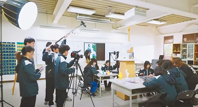 康寧大学数位影视动画科将品德教育融入课程实作中。图／康寧大学提供