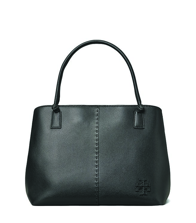 韩剧《我的出走日记》吸引粉丝追剧，金智媛饰演的廉美贞通勤爱用Tory Burch黑色Mcgraw系列托特包，2万6900元。（图Tory Burch提供）