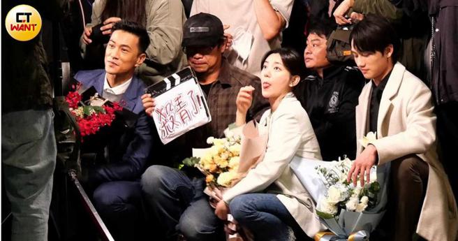 被范少勳摸完頭的郭雪芙看來心情不錯，準備合影時還伸出小舌頭，模樣可愛。（圖／本刊攝影組）