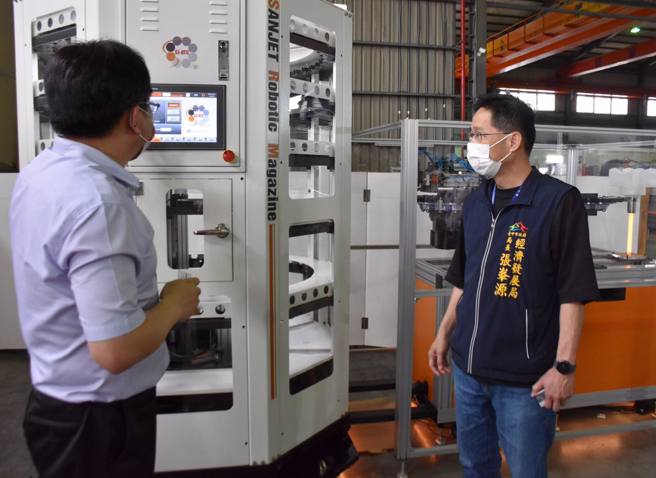 台中市经发局长张峯源表示，固定资产投资额全国第一，显示企业看好台中长期发展。台中市政府提供