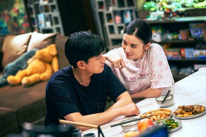 宋佳、佟大为二度合作合演夫妻，默契极佳。(中天娱乐台提供)