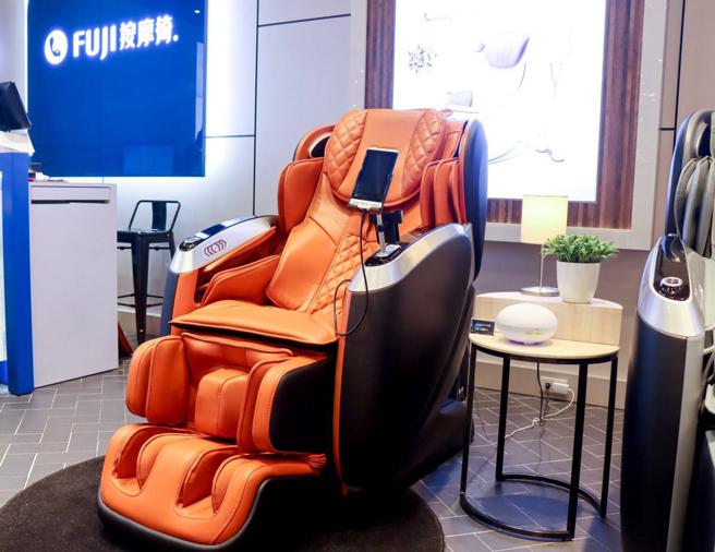宏匯广场FUJI AI-5D极智魔术椅，特价12万9800元。（宏匯广场提供）