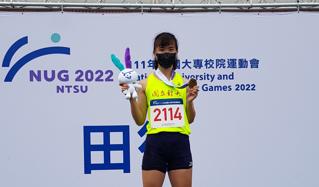 国立体大向嘉莉以6公尺12拿下2022全大运田径公开女生组跳远金牌。（陈筱琳摄）