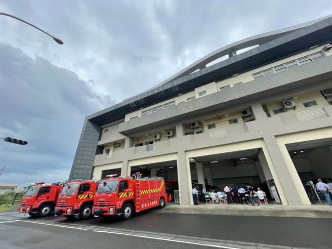 高雄港务消防队洲际港分队正式成立，办公厅舍同步落成。（洪靖宜摄）