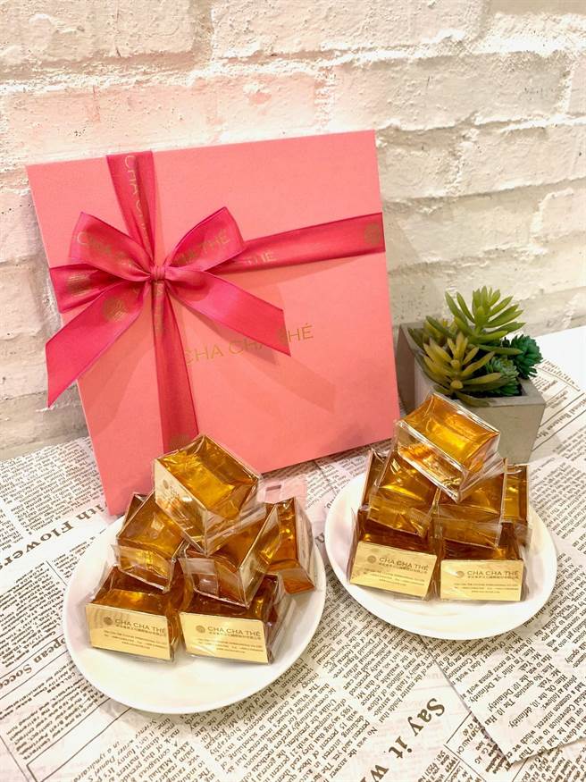 江蕙乐以姑姑身份，请亲友吃喜糖。（采采食茶文化提供）