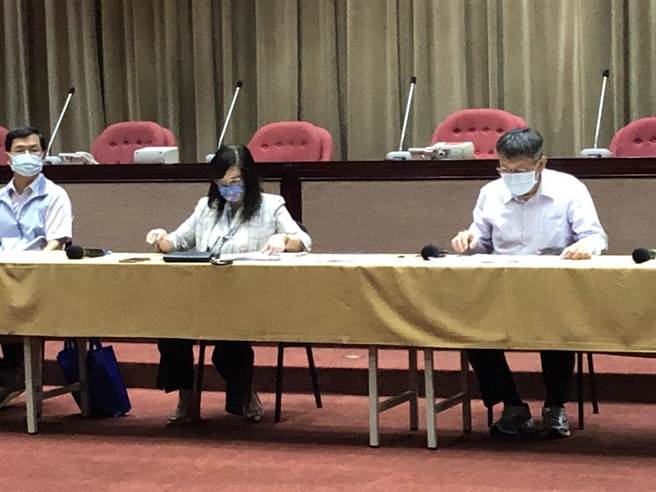 台北市长柯文哲前往议会国民党团报告。（杨亚璇摄）