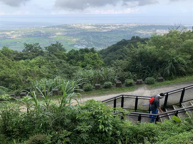 花莲市将佐仓步道，可远眺花莲市景及太平洋，风景绝佳。（王志伟摄）