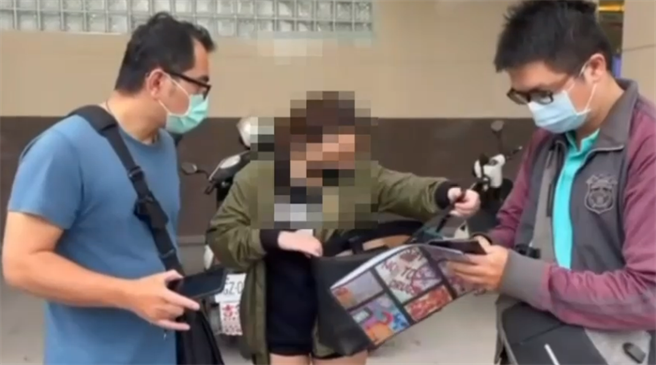 警方从黄女身上和住处查获大麻菸草等物。（翻摄照片／高雄洪靖宜传真）