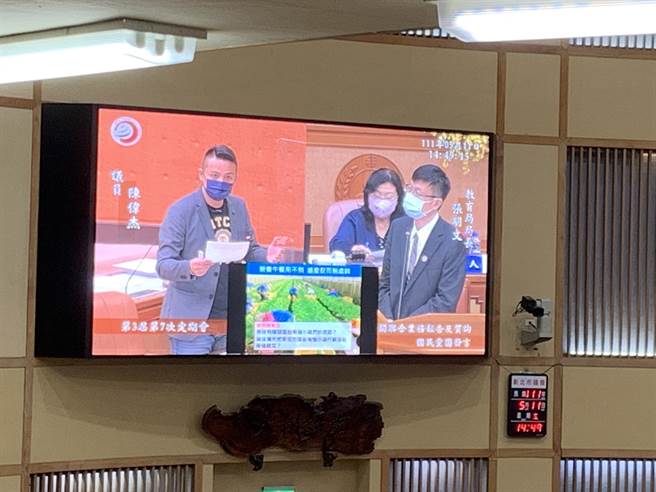 學校停課營養午餐契作小農苦哈哈 議員促市府協助。（葉德正攝）