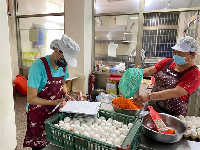 云林县麦寮乡国中小学生每人每月加菜100元，补充营养对抗病毒。（麦寮乡公所提供／张朝欣云林传真）