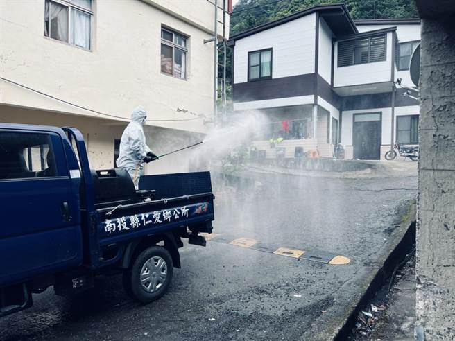 南投這波疫情共有4位中重症患者，其中3名僅接種過1劑，1名曾未接種過疫苗，呼籲民眾還是要施打疫苗，防止中重症的產生。（衛生局提供／吳建輝南投傳真）