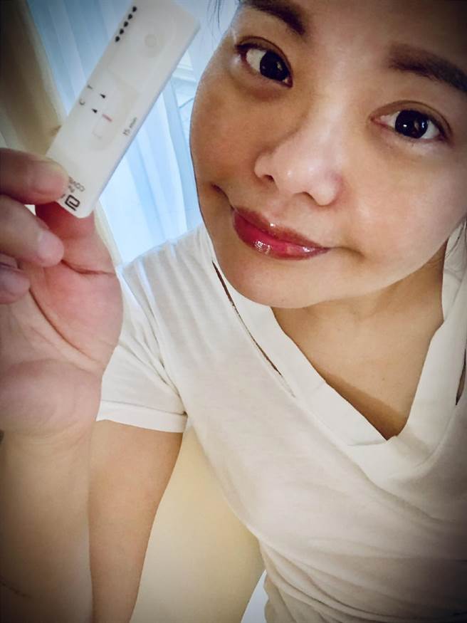  林嘉俐隔离最后一天自主快筛阴性。（艾迪升传播提供）