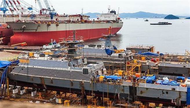 大陆船企4月接单量超越韩国，重回全球第一。（界面新闻）