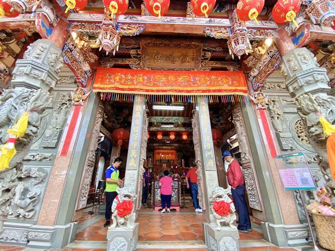 伍德宫坐落南海岸四大风水名穴之一「豹穴」的乡野传说，一直为乡亲父老津津乐道。（金湖镇公所提供）