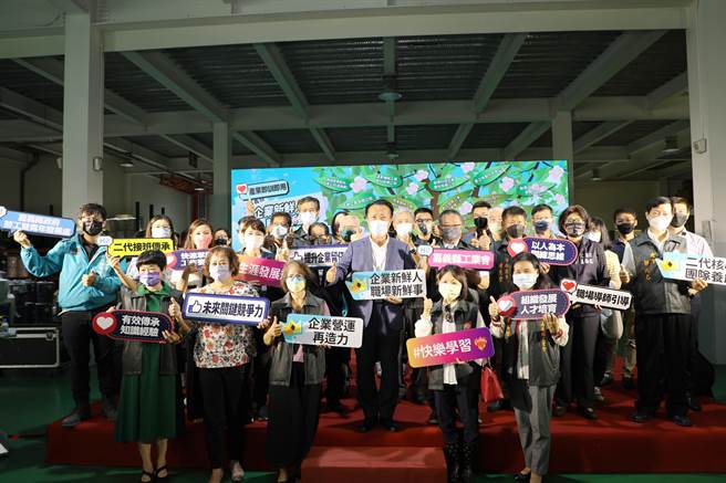 嘉義縣政府辦理職場新鮮人培訓計畫，對象不只是勞工，也首次為企業2代、3代辦課程，讓勞方、資方都能無縫接軌，11日並舉行觀摩活動。（呂妍庭攝）