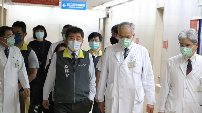 有部分医师、学者建议暂时升3级防止医疗量能崩溃与减缓病毒扩散速度，遭陈时中打枪。(图／北荣提供)